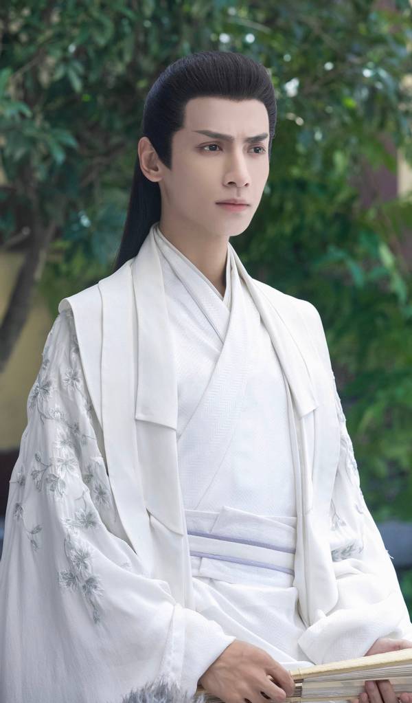 两个正当红的男演员,谁的古装更出圈?粉丝为此吵起来了
