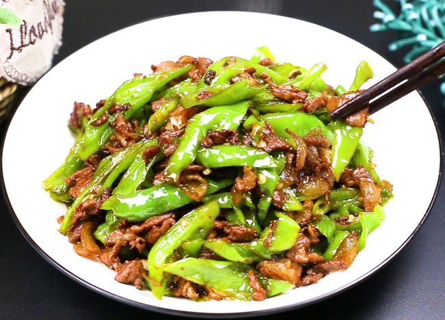 湖南的辣椒炒肉为啥那么好吃?原来大厨都是这样炒的,难怪这么香