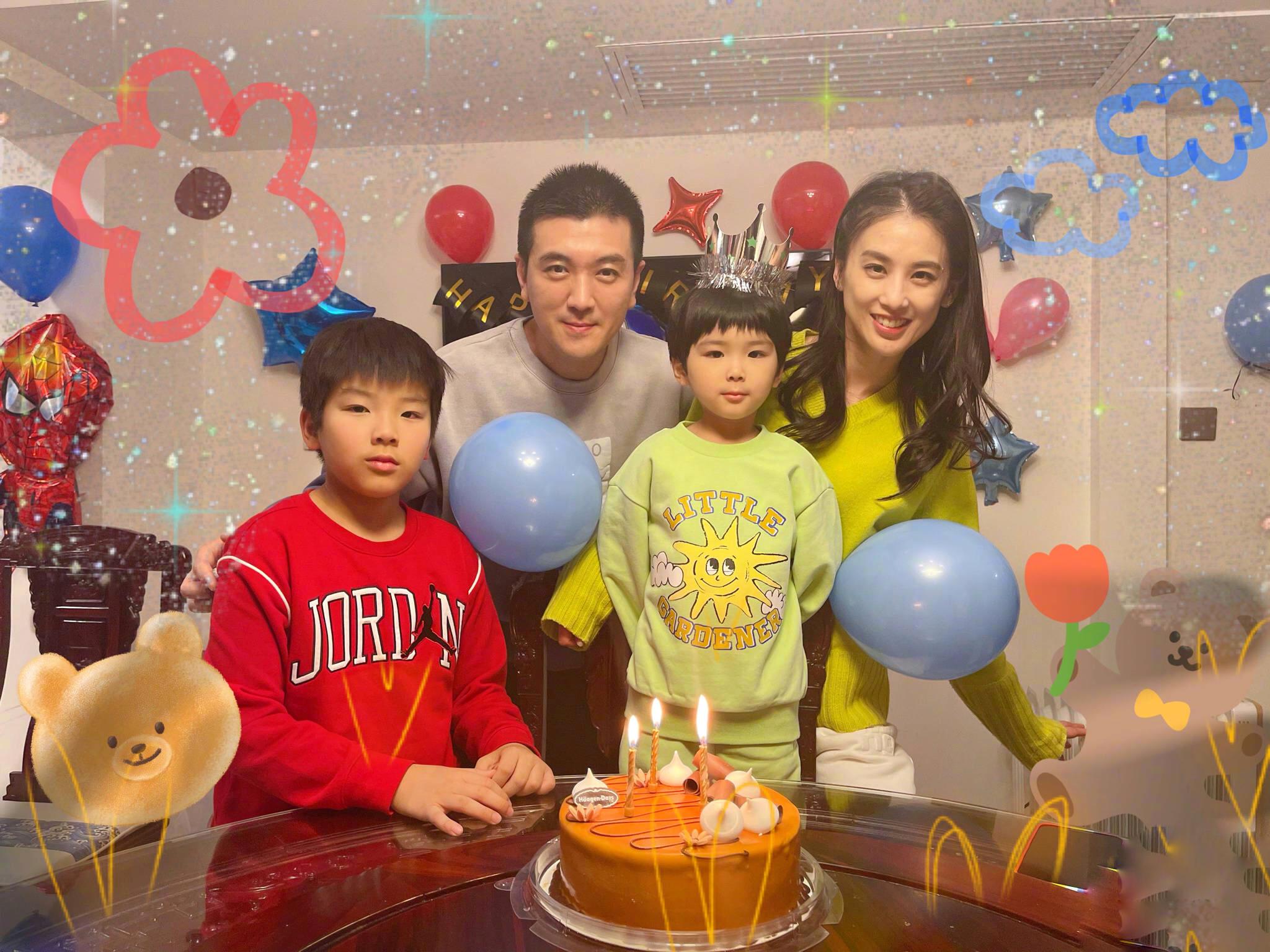 黄圣依带小儿子现身贵气有范4岁安麟自推行李乖巧懂事