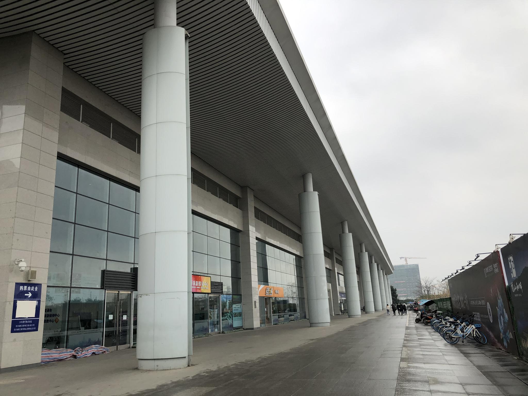 四川有条特殊的高铁线车身编组仅4节车厢全程坐下来才15元