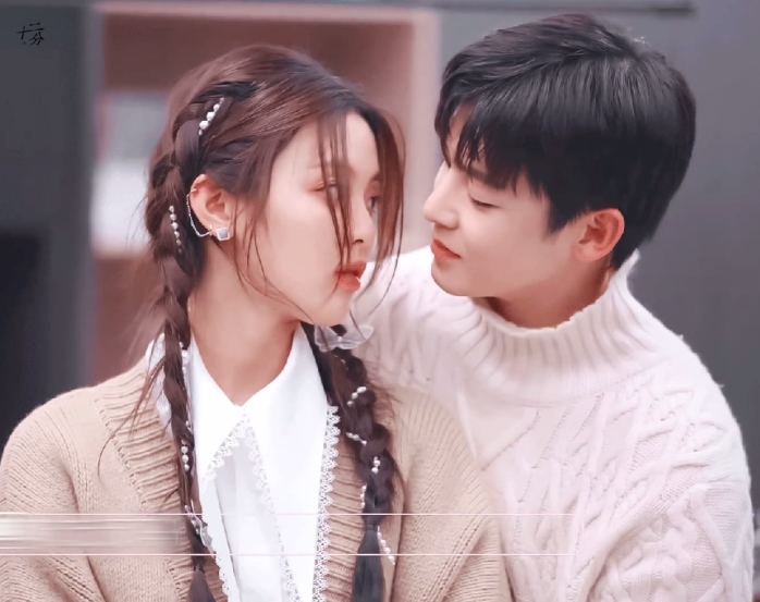 平行时空遇见你超甜合集杨超越侯明昊亲吻令网友直呼救命