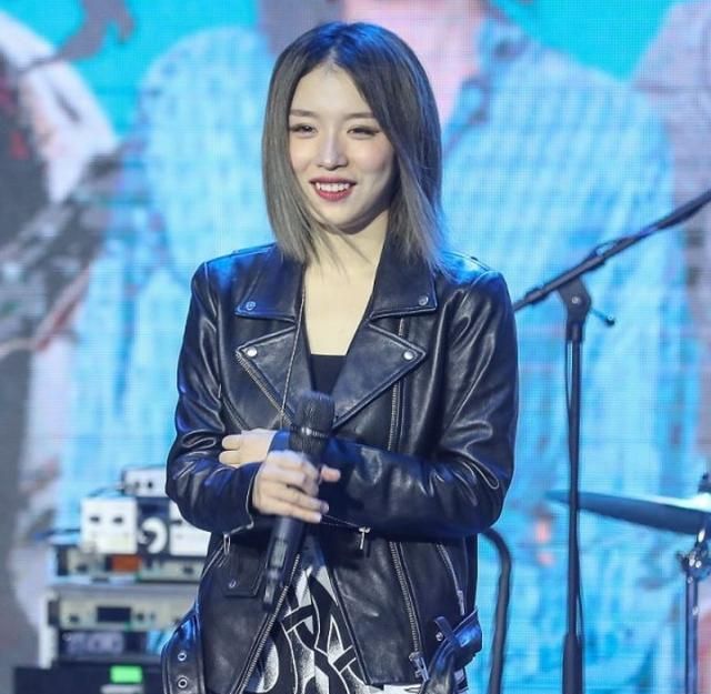 逼走主唱,用替身炒冷饭,曾经的传奇乐队,如今成为笑柄