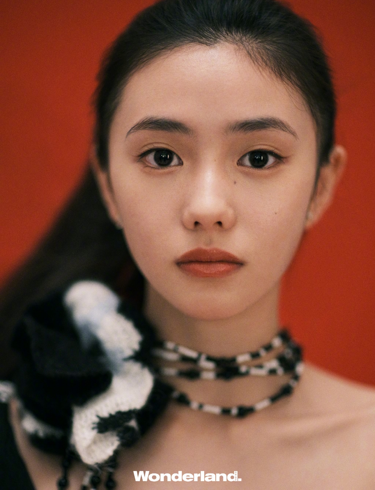 刘浩存水墨大片曝光,裙摆飞扬气质灵动,绑高马尾变侠女
