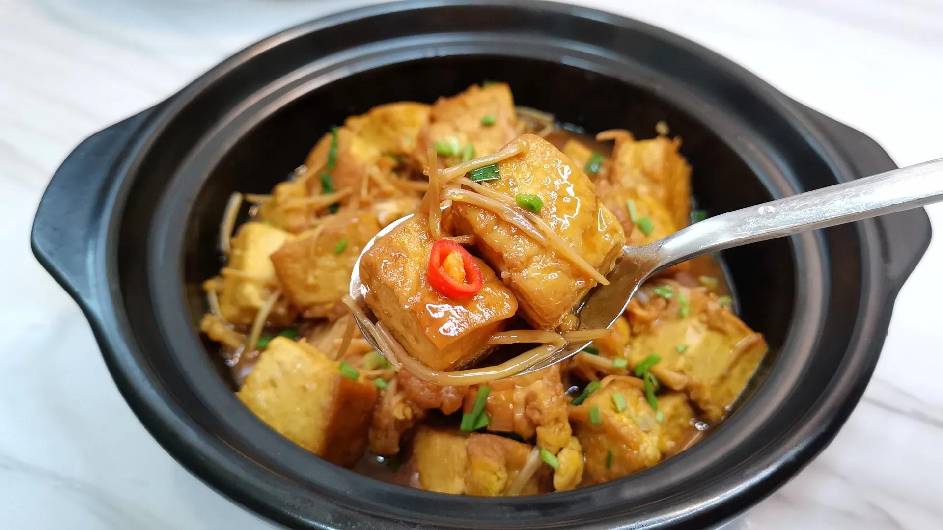 特别下饭的金针菇豆腐煲做法简单却无比鲜美全家抢着吃