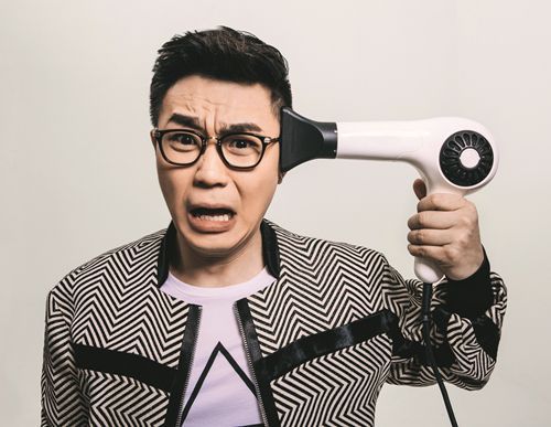 这两位徒弟就是大鹏和张议天,他们虽然是赵本山的徒弟,但是他们发展