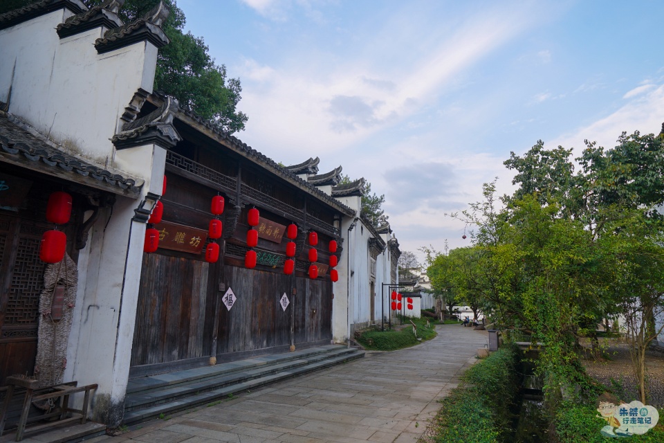 龙游民居苑在江南古建筑中占有重要地位这里的古建筑却是搬来的