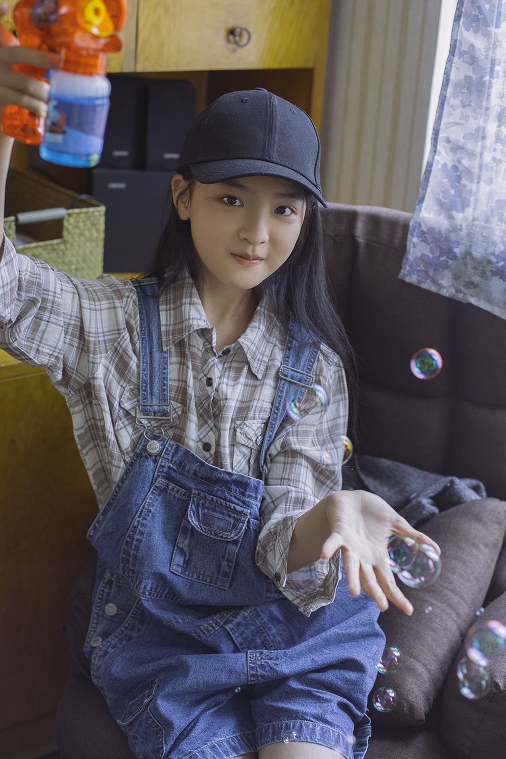 刘亦然暖融初印象写真曝光 眉目明朗尽显本真