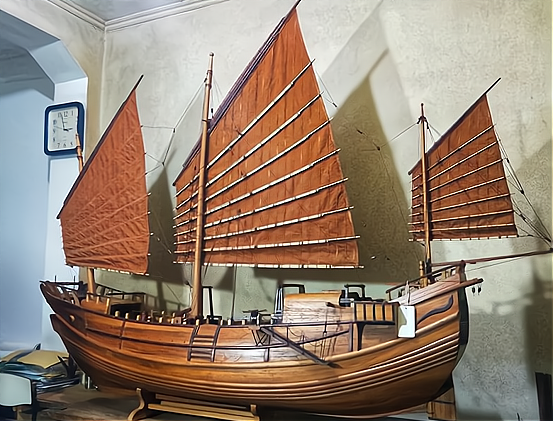 明朝抗倭名将戚继光,为何会选用福船来做战船?