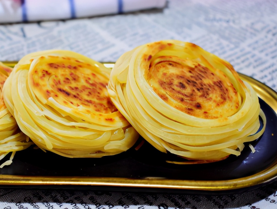 早餐吃盘丝饼有技巧无难度一切一卷层层酥脆且分明特好吃