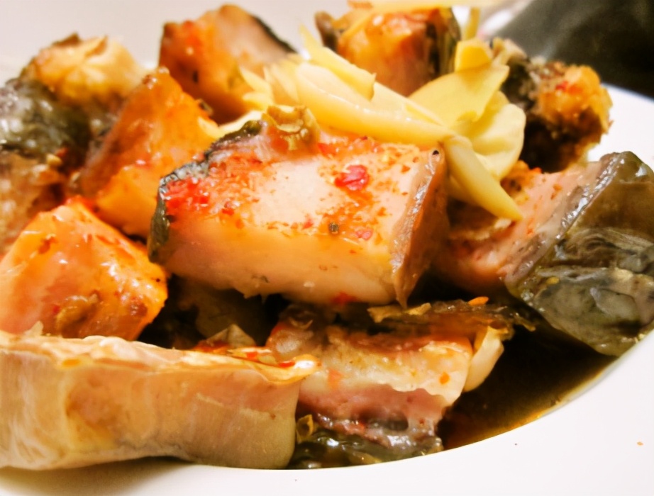 蒸腊鱼,不可直接下锅蒸,多加1个步骤,鱼肉软韧有嚼劲,味道佳