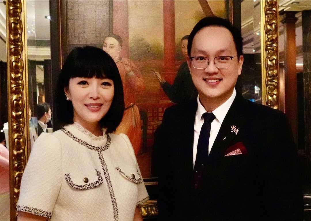 陈芷青不像60后,一袭红色亮片连衣裙气质惊艳,原则五官真抗老|陈芷菁