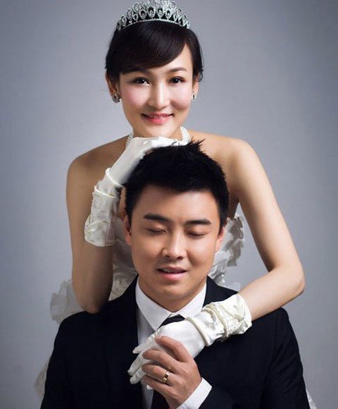 美腻国乒世界冠军娇妻晒照大秀身材陪大儿子进行高尔夫球集训