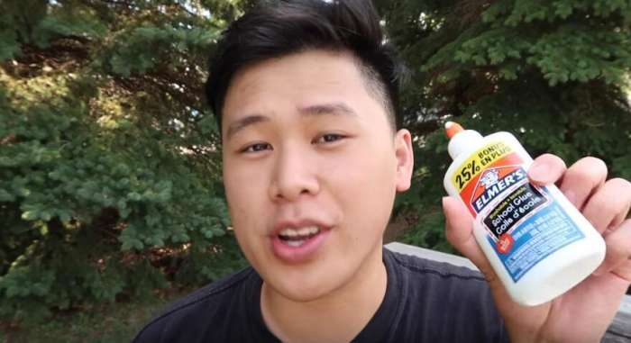 男子在自己脸上涂100层白乳胶, 撕下来之后皮肤变得更好了!休闲区蓝鸢梦想 - Www.slyday.coM