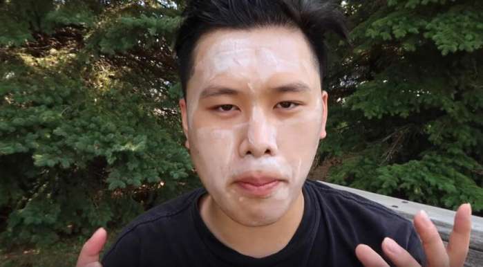 男子在自己脸上涂100层白乳胶, 撕下来之后皮肤变得更好了!休闲区蓝鸢梦想 - Www.slyday.coM