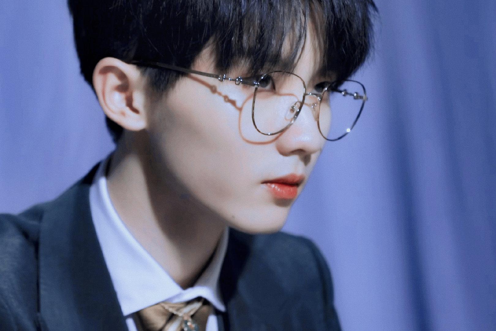 戴眼镜的 好危险哦|眼镜|马嘉祺_新浪新闻