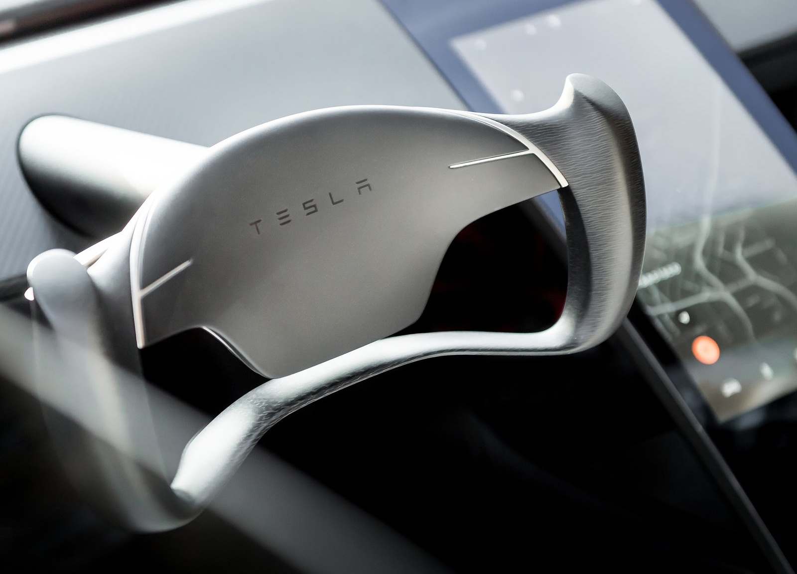 特斯拉异形方向盘:到底是在开车,还是在开飞机?