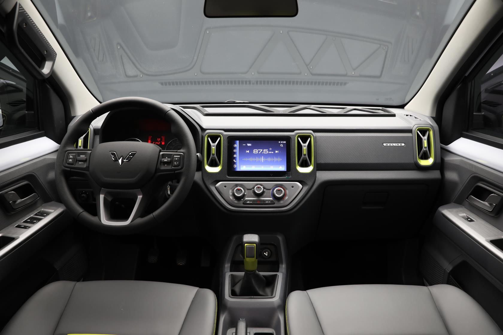 快讯五菱征途皮卡又发新车了这次是滑雪皮卡