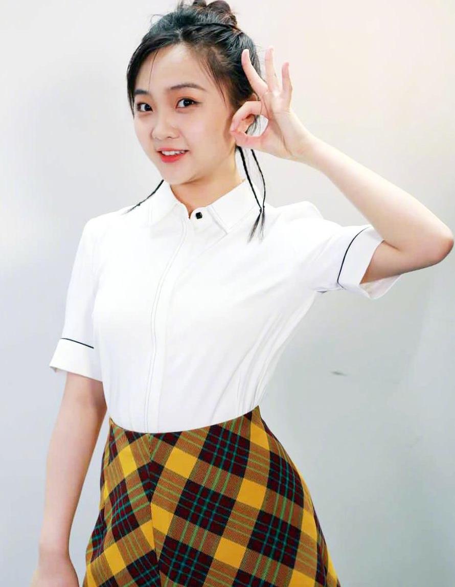 对林妙可的身材无语,才21岁就有了大妈肚,但真实反而漂亮!