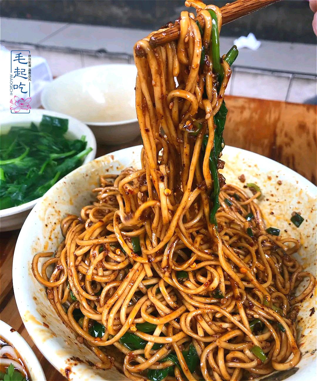 泡菜竟然单独收费!成都老字号面馆很"任性",干绍面确实很安逸