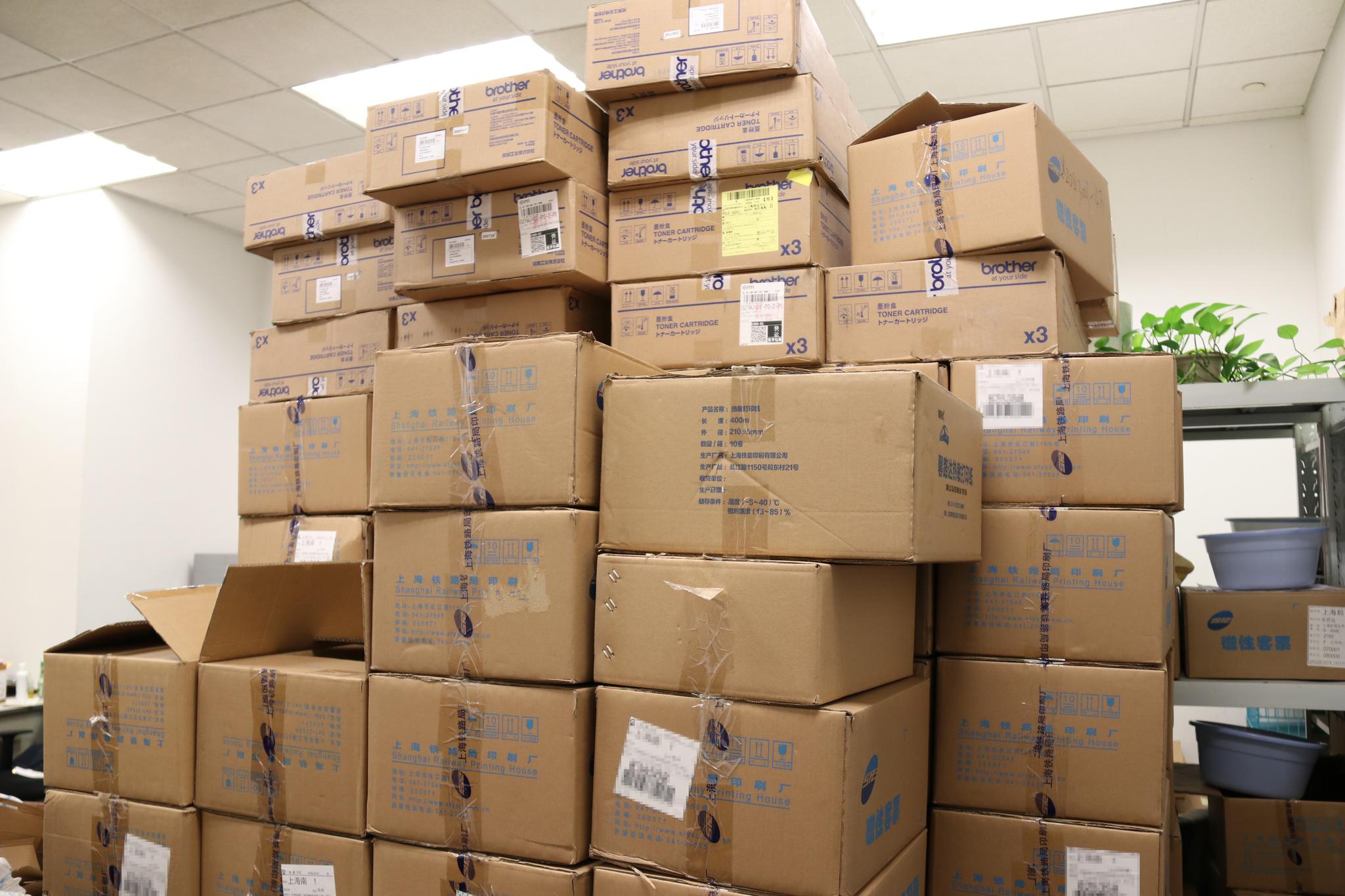 新华社记者王琪摄调拨,不只是由专人全程监督的装箱运输.