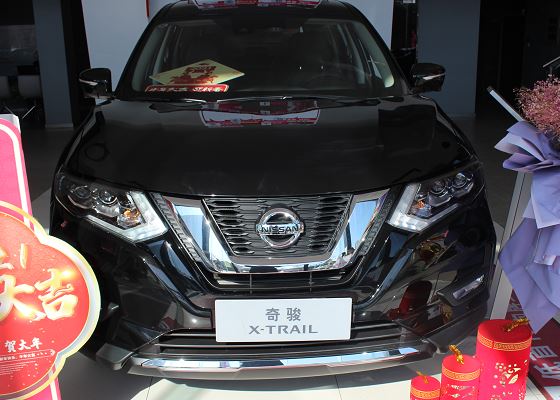 2021款日产奇骏到店琥珀金涂装很大方驾乘感受一流全系cvt