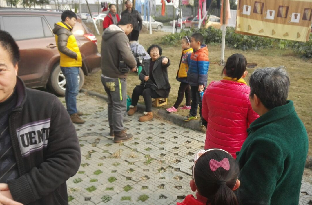 8岁男孩把鞭炮扔进窨井,结果被炸飞重伤,放鞭炮要注意以下5点休闲区蓝鸢梦想 - Www.slyday.coM 8岁男孩把鞭炮扔进窨井,结果被炸飞重伤,放鞭炮要注意以下5点休闲区蓝鸢梦想 - Www.slyday.coM