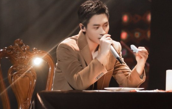 王鸥回归明侦6花絮中聊演唱会听魏晨唱成全哭了