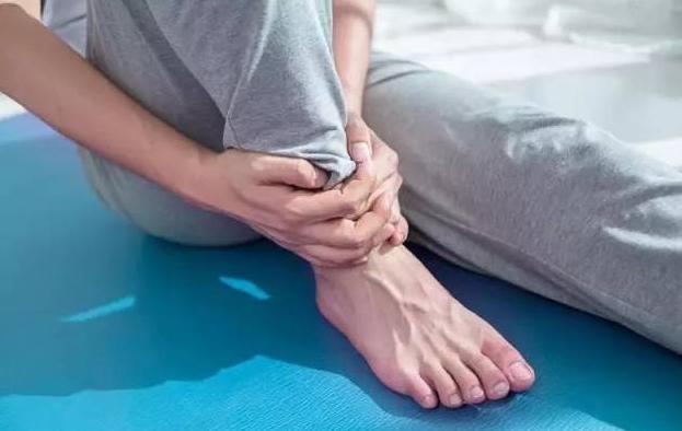 血管堵塞脚先知,如果足部有5种反应,不要犹豫,体内有血栓形成