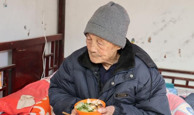 这3种新型啃老正在流行与钱无关却让老人苦不堪言