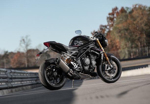 设计师的机车梦想,凯旋daytona 1200摩托渲染图!