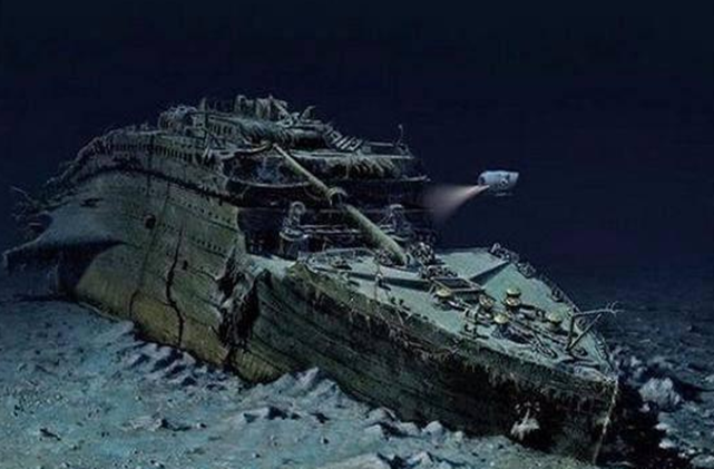 泰坦尼克号沉没瞬间图片