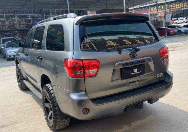 广西小伙花10万改红杉激光大灯避震软硬调节如同陆地小坦克