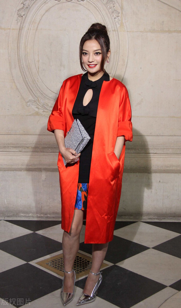 赵薇,近照 她打扮得像个少女|近照|赵薇|打扮_新浪新闻