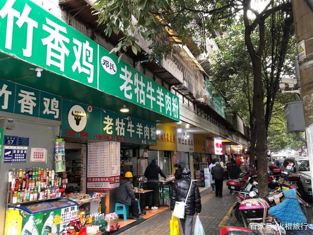 贵阳博爱路上的美食店煲仔饭炖鸡饭太美了