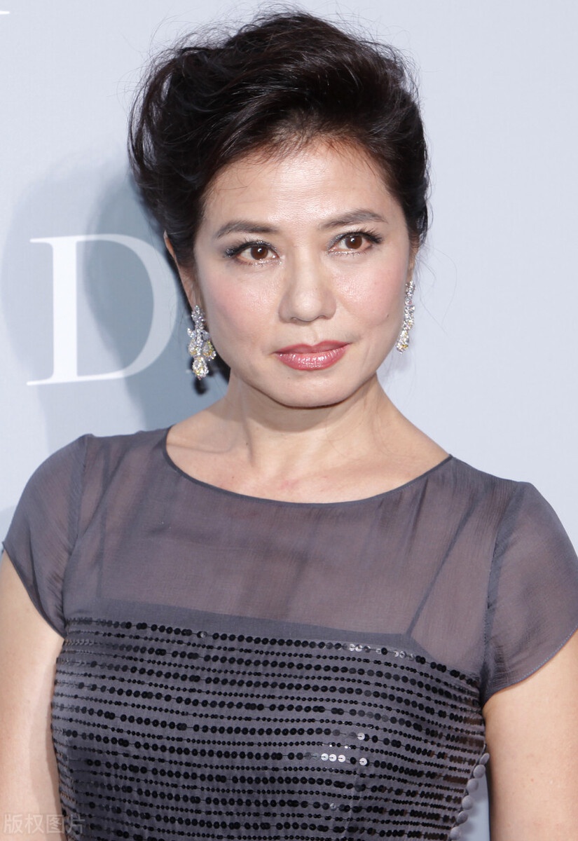 钟楚红60岁了颜值保养得真好