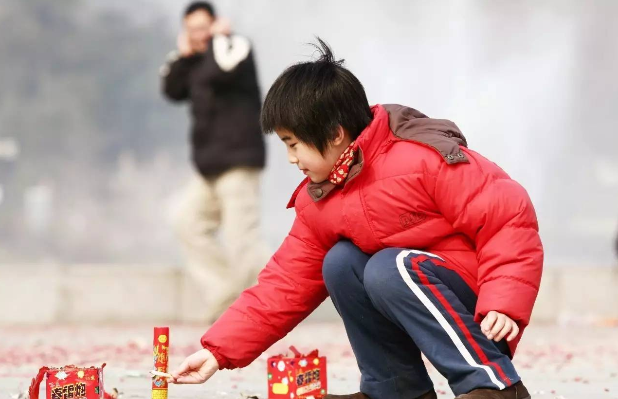 8岁男孩把鞭炮扔进窨井,结果被炸飞重伤,放鞭炮要注意以下5点休闲区蓝鸢梦想 - Www.slyday.coM 8岁男孩把鞭炮扔进窨井,结果被炸飞重伤,放鞭炮要注意以下5点休闲区蓝鸢梦想 - Www.slyday.coM