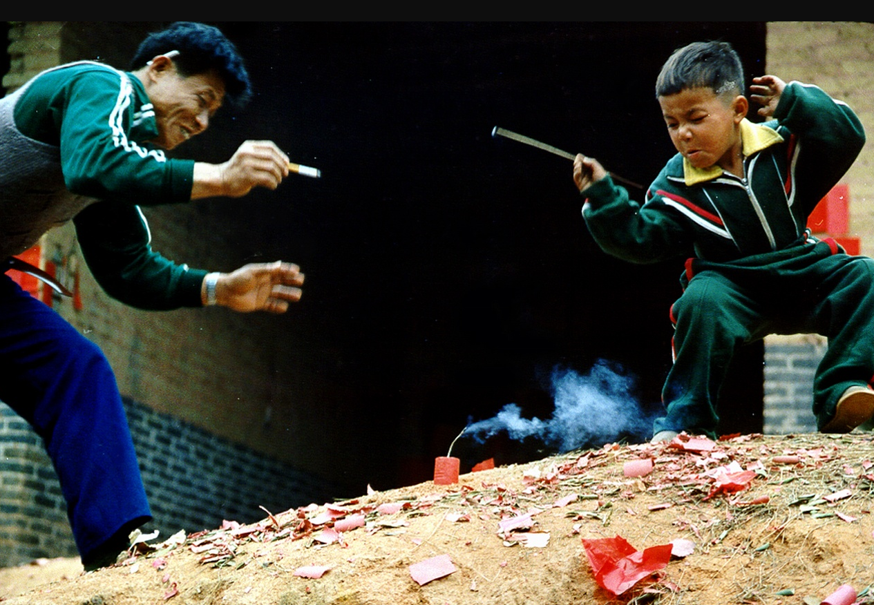 8岁男孩把鞭炮扔进窨井,结果被炸飞重伤,放鞭炮要注意以下5点休闲区蓝鸢梦想 - Www.slyday.coM 8岁男孩把鞭炮扔进窨井,结果被炸飞重伤,放鞭炮要注意以下5点休闲区蓝鸢梦想 - Www.slyday.coM