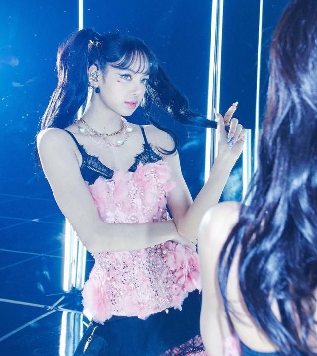 裤子变长靴羽绒服变短裙和鞋blackpink奇葩look又来了