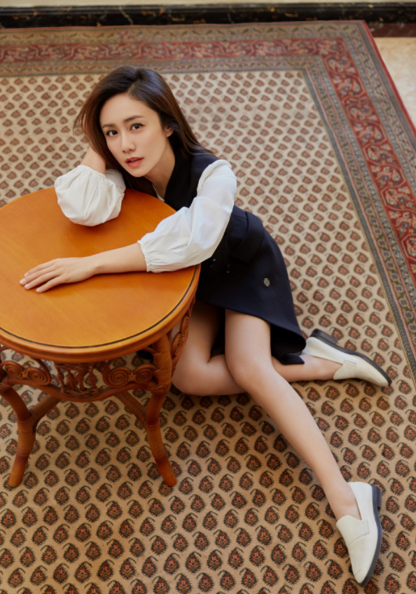 刘芸哪像奔四的人？私服穿搭似少女，潮味十足状态好休闲区蓝鸢梦想 - Www.slyday.coM