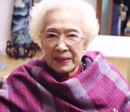 人民艺术家秦怡99岁生日,慈眉善目有精神,黄渤张雨绮为其祝寿|秦怡|中国电影|安康_新浪新闻