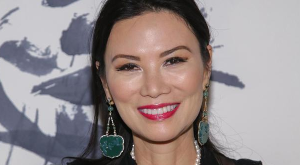 2段婚姻当"跳板",邓文迪麻雀变凤凰,离婚后还能分走前夫财产