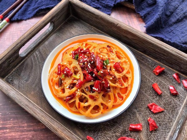 百吃不腻的麻辣藕片,香辣脆爽又开胃,在家也能轻松制作