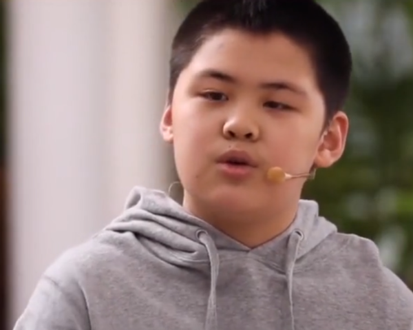 陈建斌儿子成长变化大14岁俊俏帅气星味十足还高出妈妈半个头