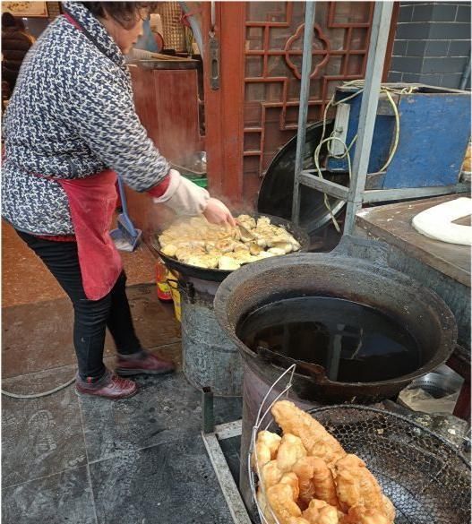 西安有名的饺子西施,现包现吃的饺子分量足,15元能吃25个
