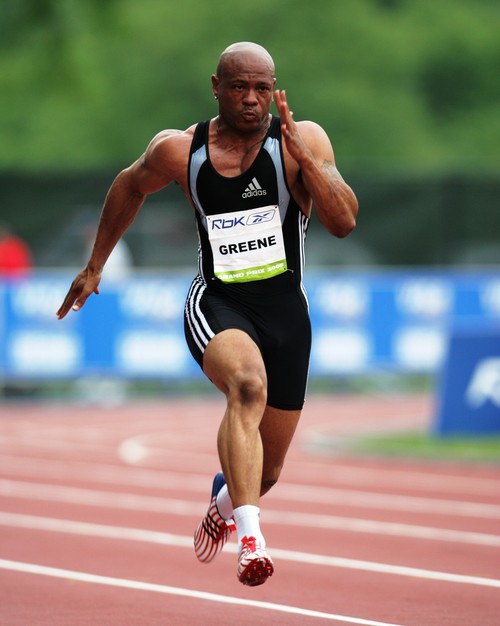 格林是上世纪末本世纪初的美国短跑巨星,100米以9秒79打破当时世界