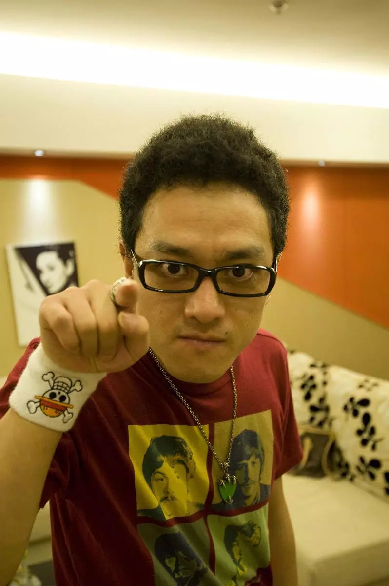 赵英俊因癌去世,吃止痛药录《送你一朵小红花》发朋友圈热爱生活