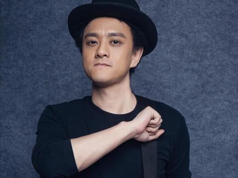 疑赵英俊十个月前化疗头发稀疏脱发严重无奈用特效遮盖头部