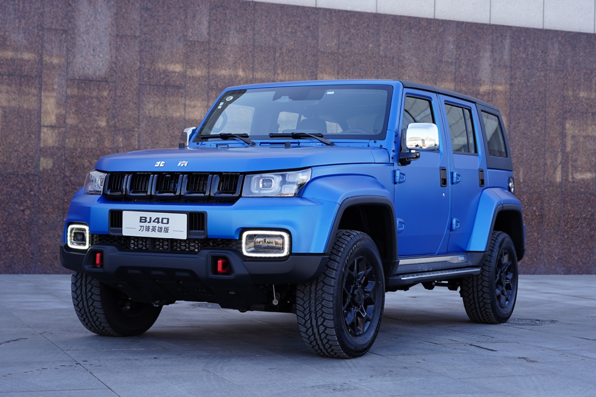 坦克300的强劲对手实拍北京越野bj40刀锋英雄版