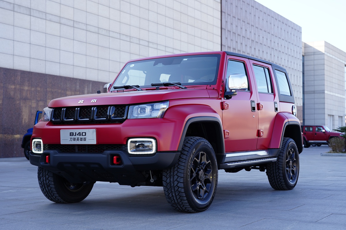 坦克300的强劲对手实拍北京越野bj40刀锋英雄版