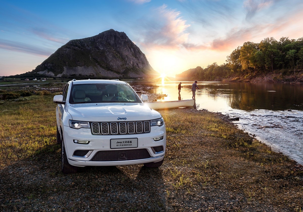 作为jeep旗舰车型,大切诺基配备了quadra-trac ii全时四驱系统,具备